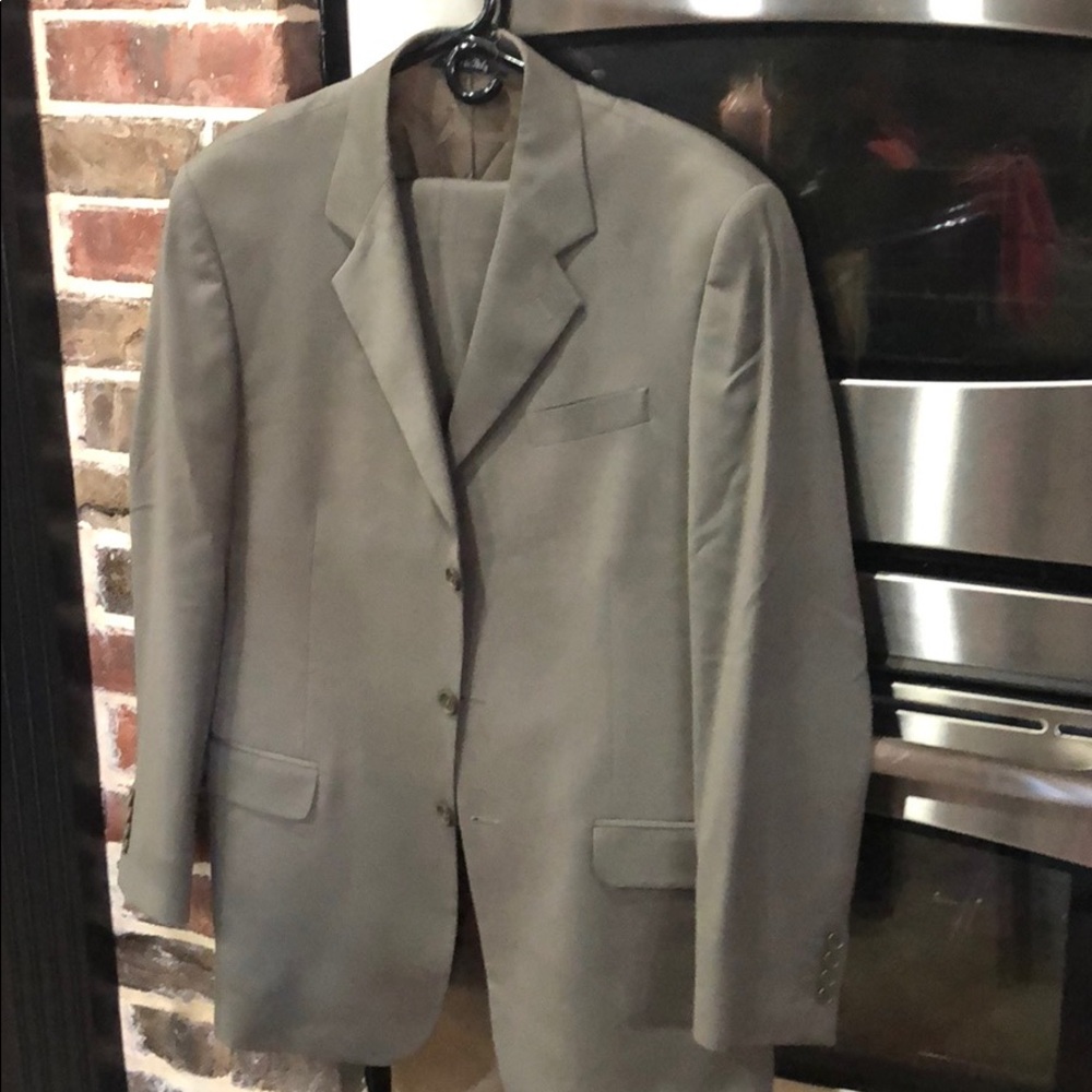 Men’s Bardelli suit. Jacket is 42 L, pants 34 32.